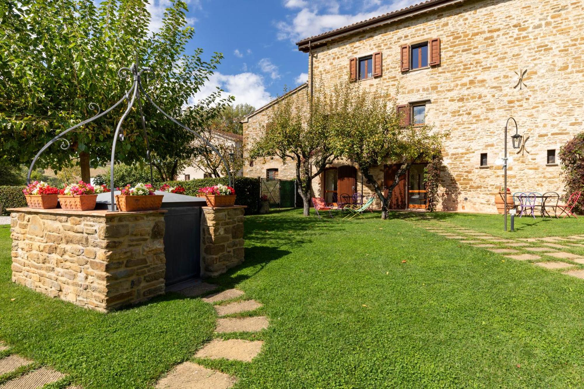 Agriturismo I Gelsi Di Santa Cristina 구비오 외부 사진