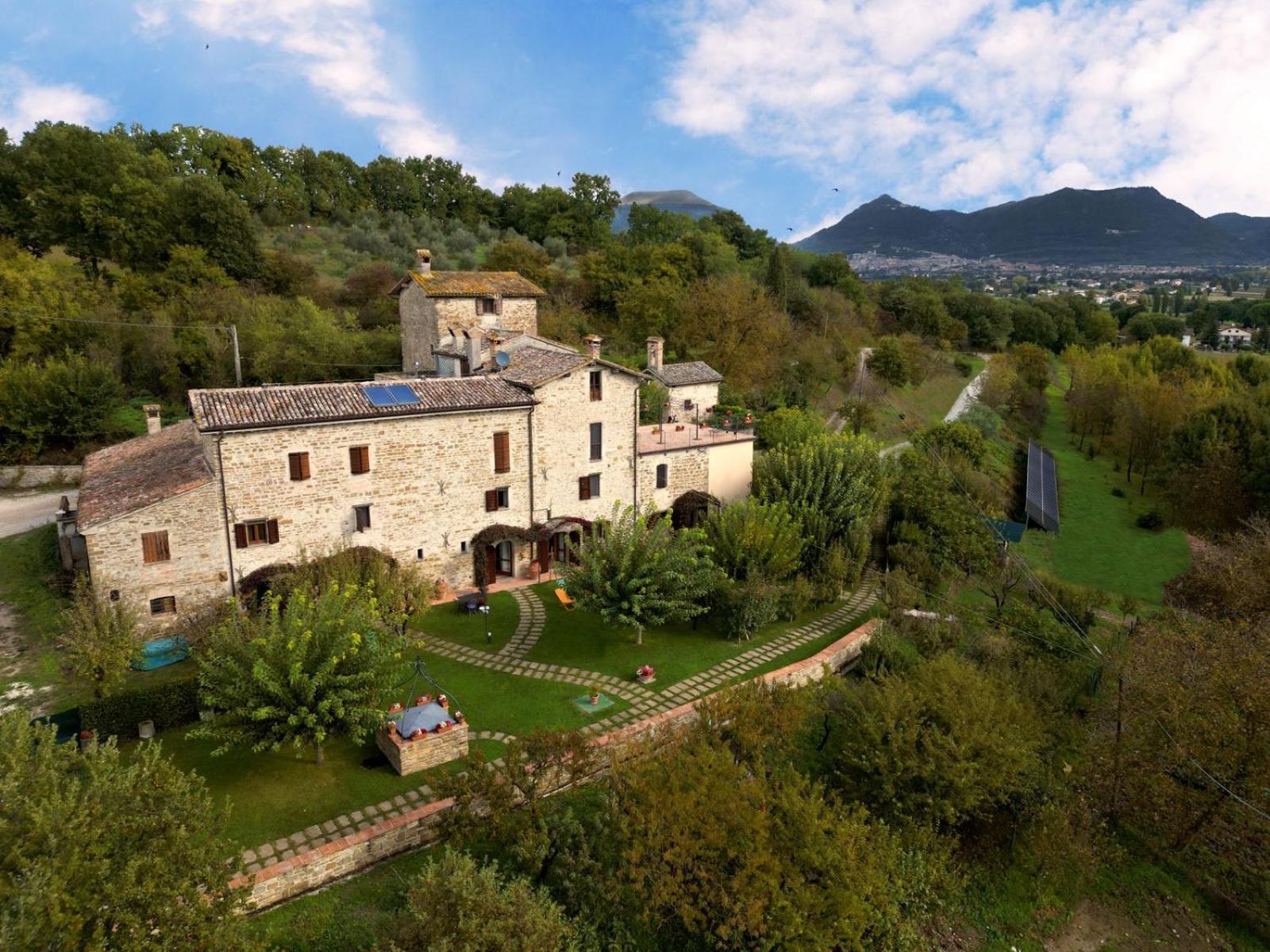 Agriturismo I Gelsi Di Santa Cristina 구비오 외부 사진
